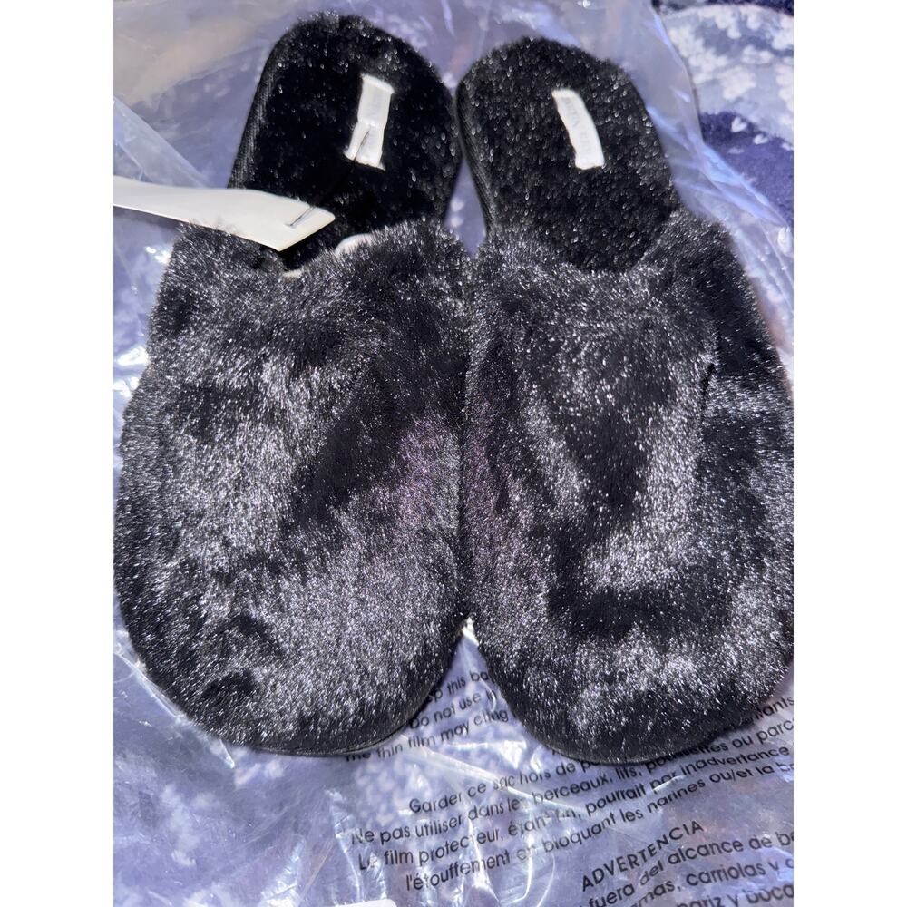 Brand New Flora Nikrooz Women's Size Small Black Plush Slippers - Picture 2 of 6